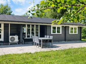 Outdoor dining - "Doris" - 150m from the sea by Interhome (Tranekær)