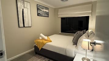 3 Schlafzimmer, Schreibtisch, Bügeleisen/Bügelbrett, kostenloses WLAN