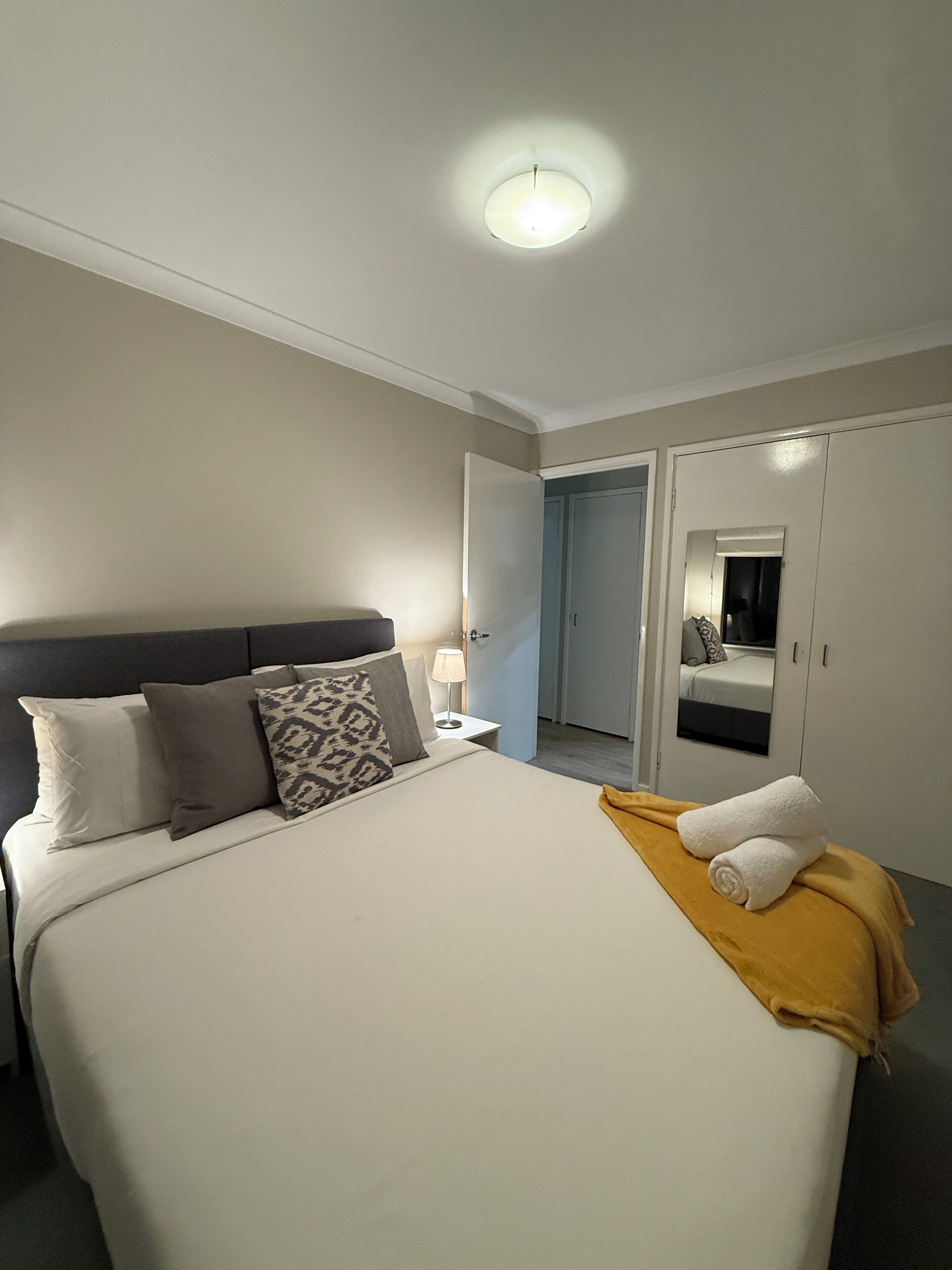 3 bedrooms, desk, iron/ironing board, free WiFi