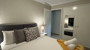 3 bedrooms, desk, iron/ironing board, free WiFi