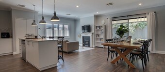 35 Hamptons Luxury Escape Family Home Sleeps9