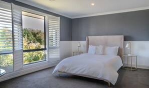 4 bedrooms, desk, iron/ironing board, free WiFi