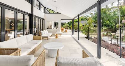 Pool, Tennis & Cinema! 7Beds Bali-Inspired Retreat