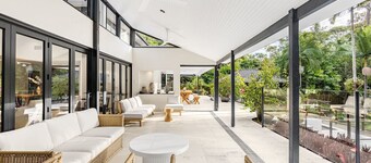 Pool, Tennis & Cinema! 7Beds Bali-Inspired Retreat