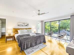 7 عدّة غرف نوم ومكواة/لوح كي وواي فاي وملاءات أسرّة