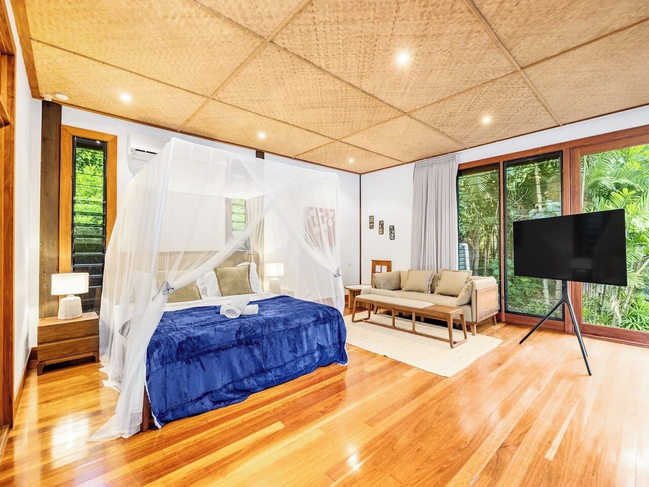 7 bedrooms, iron/ironing board, WiFi, bed sheets