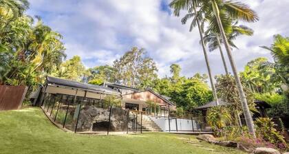 Pool, Tennis & Cinema! 7Beds Bali-Inspired Retreat