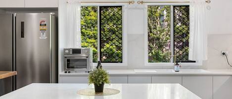 Fridge, microwave, oven, stovetop