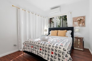 3 bedrooms, desk, iron/ironing board, WiFi