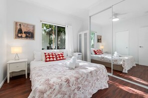 3 bedrooms, desk, iron/ironing board, WiFi