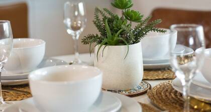 Small Groups & Families! Stylish 3Beds near mall