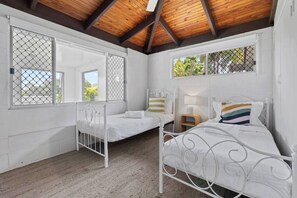 3 bedrooms, iron/ironing board, WiFi, bed sheets