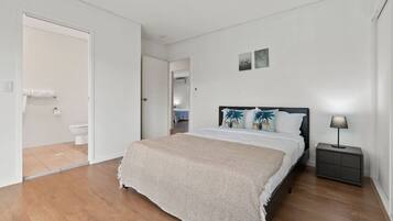 5 habitaciones, escritorio, tabla de planchar con plancha y wifi