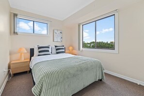 4 bedrooms, iron/ironing board, WiFi, bed sheets