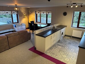 Comfort Suite | Living area | Smart TV, table tennis - Newcastle House Hotel (Ballymahon)