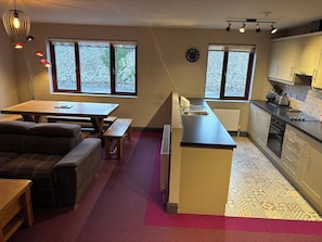 Comfort Suite | Living area | Smart TV, table tennis - Newcastle House Hotel (Ballymahon)