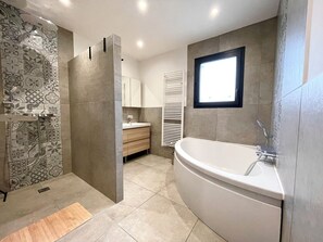 Hair dryer, towels, soap, shampoo