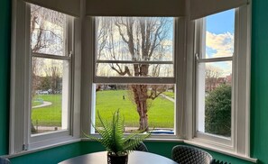 Interior - Large flat close to tube zone 2 (London)