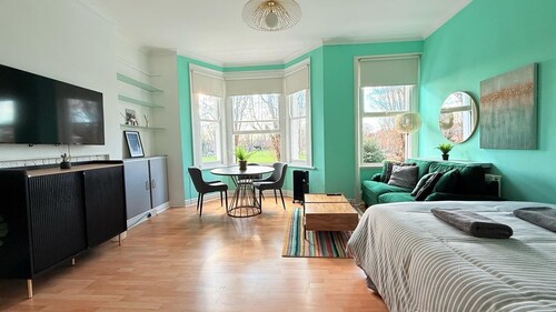 Large flat close to tube zone 2