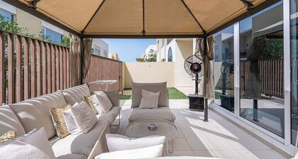 Bright & Airy 2BR | Family-Friendly w/ Pool & Gym