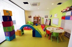Área de juegos infantiles techada