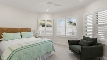 1 bedroom, desk, travel cot, WiFi