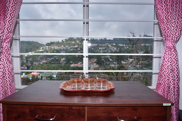 Télévision LED de 33 pouces avec chaînes par câble