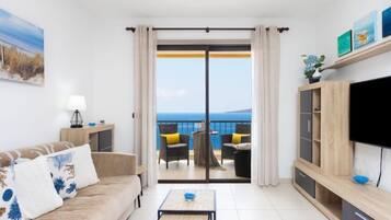 House, 2 Bedrooms, Terrace | Living area