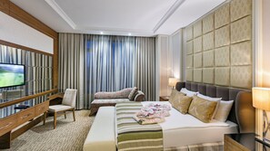 高級套房, 城市景觀 | 客房內保險箱、書桌、遮光布/窗簾、隔音