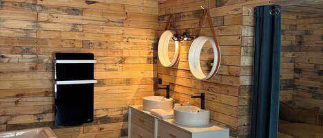 5 chambres, bureau, accĂšs au Wi-Fi (inclus), literie fournie
