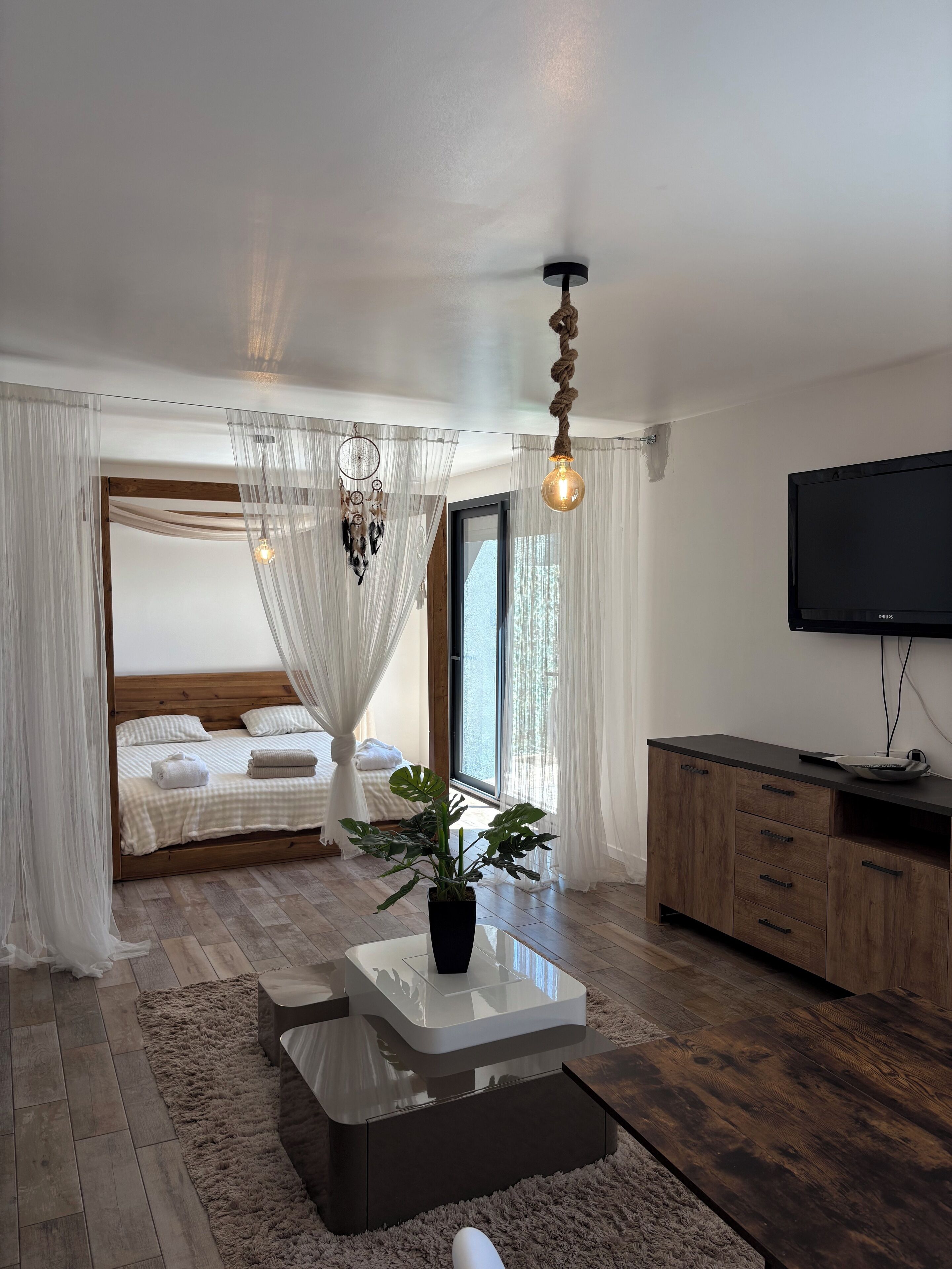 5 bedrooms, desk, free WiFi, bed sheets