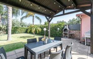 Outdoor dining - Beautiful home in Siracusa with private swimming pool, can be inside or outside (Siracusa)