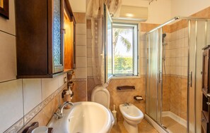 Douche, sèche-cheveux