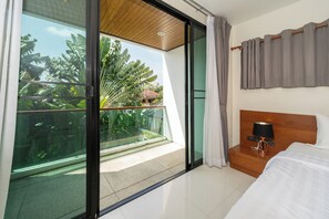 2 bedrooms, in-room safe, iron/ironing board, free WiFi