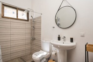 Bathroom - Lion's Yard (Chania)