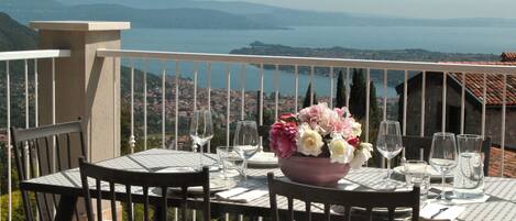 屋外ダイニングエリア