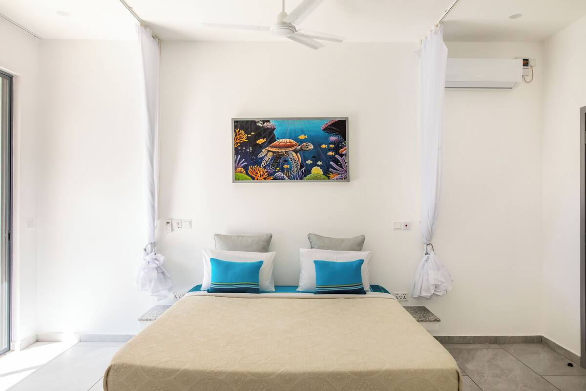 3 bedrooms, in-room safe, blackout curtains, iron/ironing board