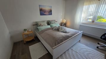 2 bedrooms, desk, iron/ironing board, free WiFi
