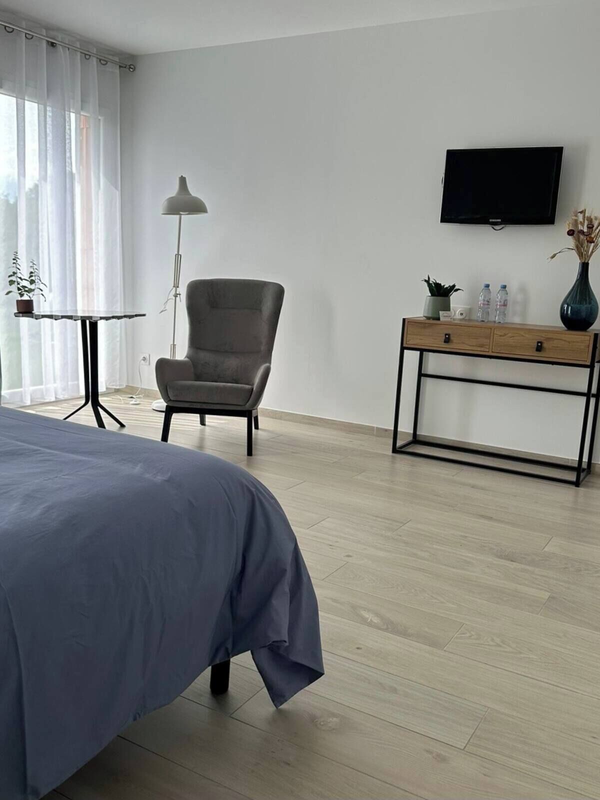 1 soverom, skrivebord, reiseseng for barn og wi-fi