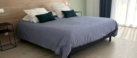 1 Schlafzimmer, Schreibtisch, Reisekinderbett, WLAN