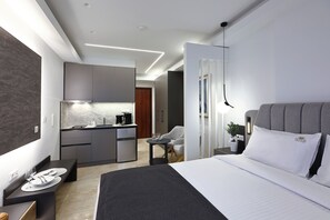 1 bedroom, in-room safe, iron/ironing board, free WiFi