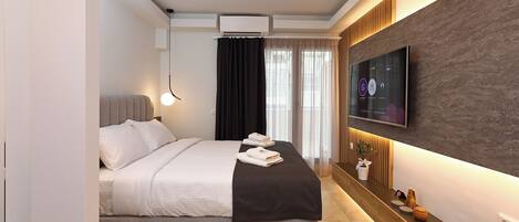 1 bedroom, in-room safe, iron/ironing board, free WiFi