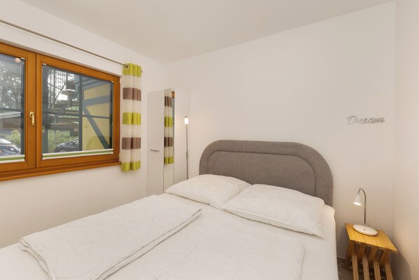 1 bedroom, WiFi, bed sheets - Apartment Moin & Meer - 3min to the beach, terrace, parking & great design (Trassenheide)
