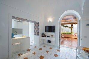 House, Private Pool, Sea View | Living area | 32-inch flat-screen TV with digital channels - YourHome - La Casupola (Positano)