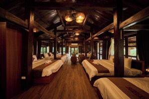 Dortoir Partagé | Literie de qualité supérieure, minibar, décoration personnalisée