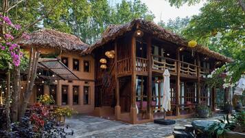 Premium bedding, minibar, individually decorated, individually furnished