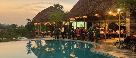 Bar junto a la alberca