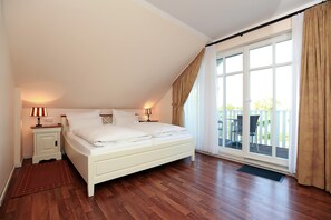 2 bedrooms, free WiFi, bed sheets - The particularly spacious Apartment Suite offers pure relaxation. (Ahrenshoop)
