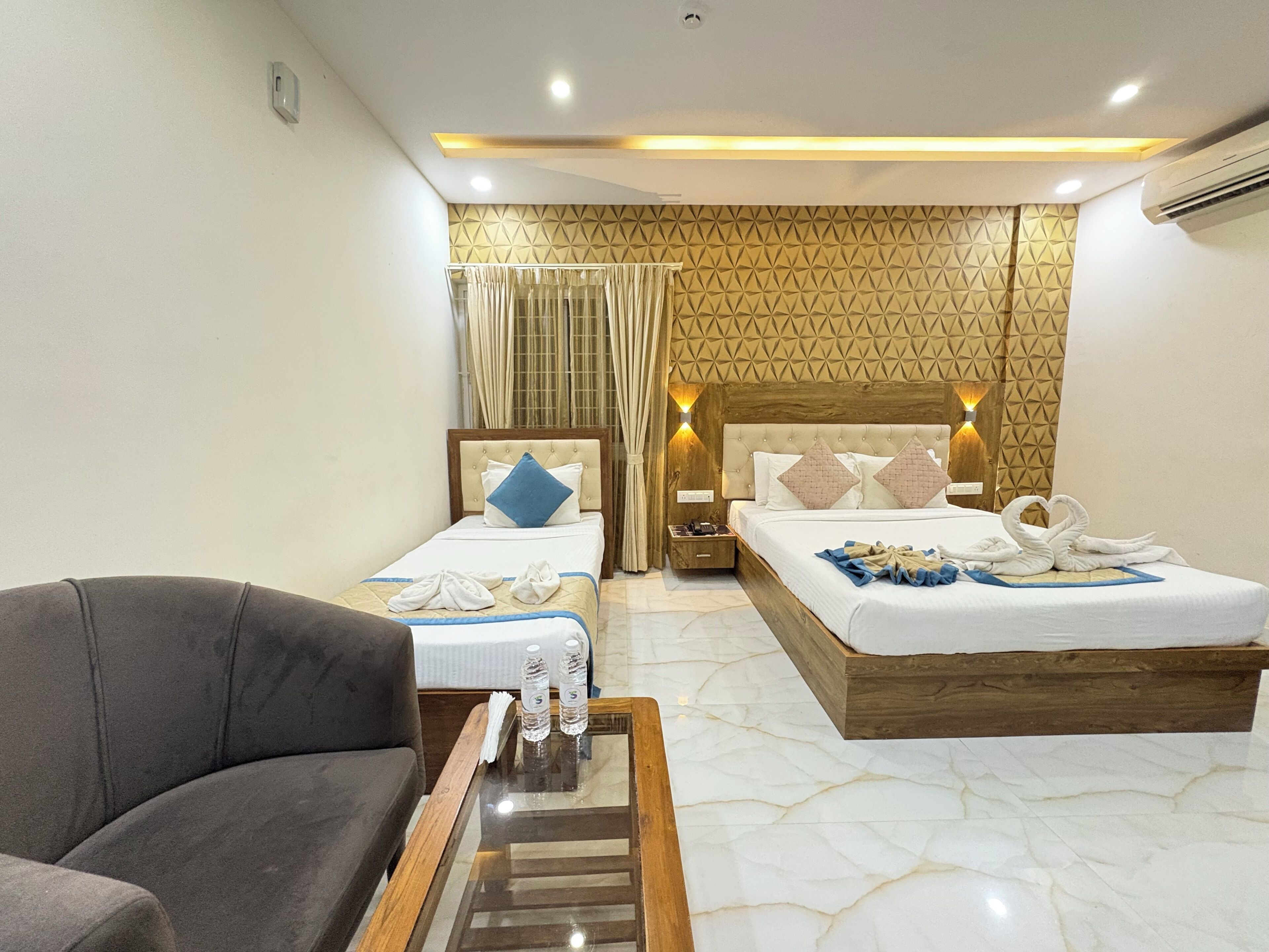 Kaupunkihuone | Työpöytä, kannettavalle tietokoneelle sopiva työtila, äänieristys