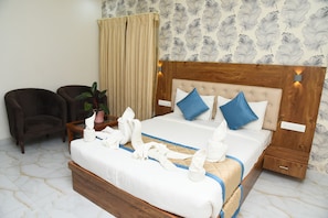 Deluxe Double Room | Desk, laptop workspace, soundproofing, free WiFi